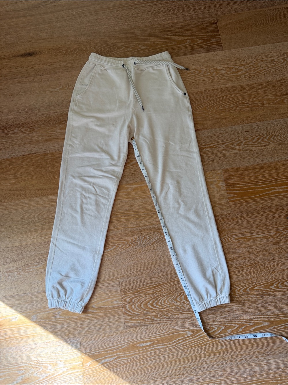 Vuori Women’s Cream Drawstring Jogger Pants